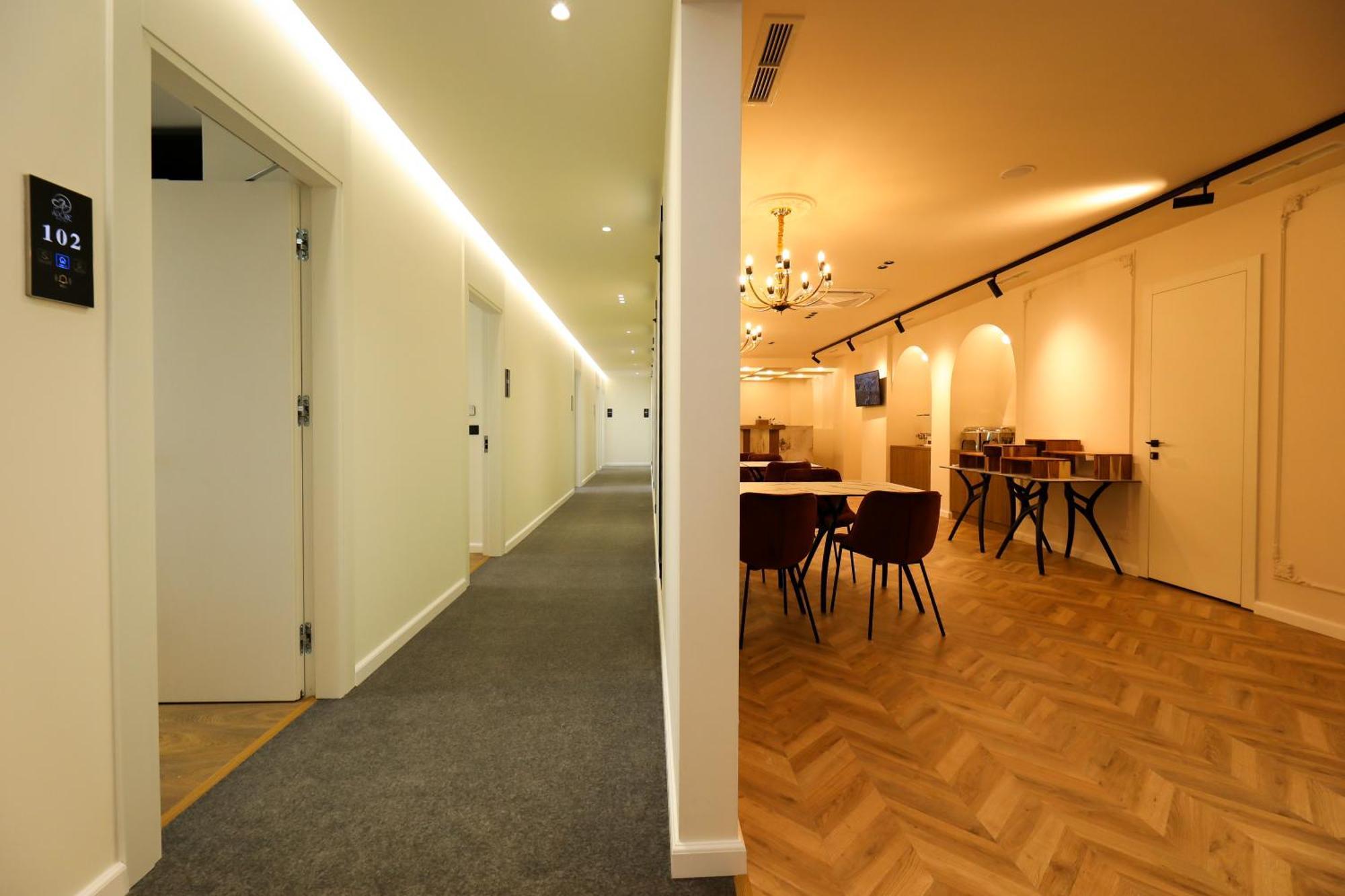 Hotel Adore Vlorë Екстериор снимка