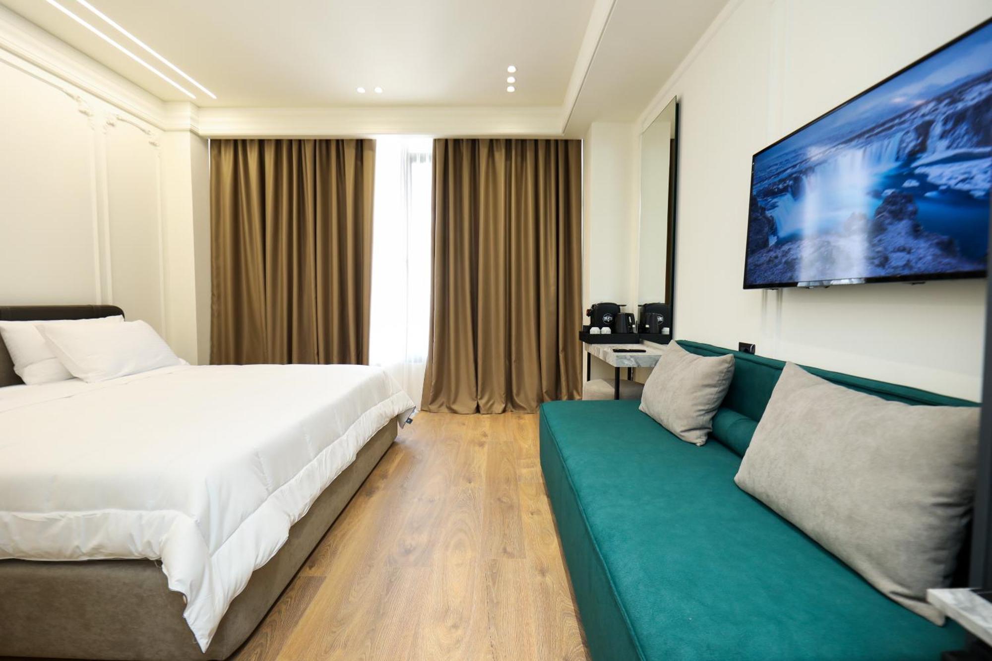 Hotel Adore Vlorë Екстериор снимка