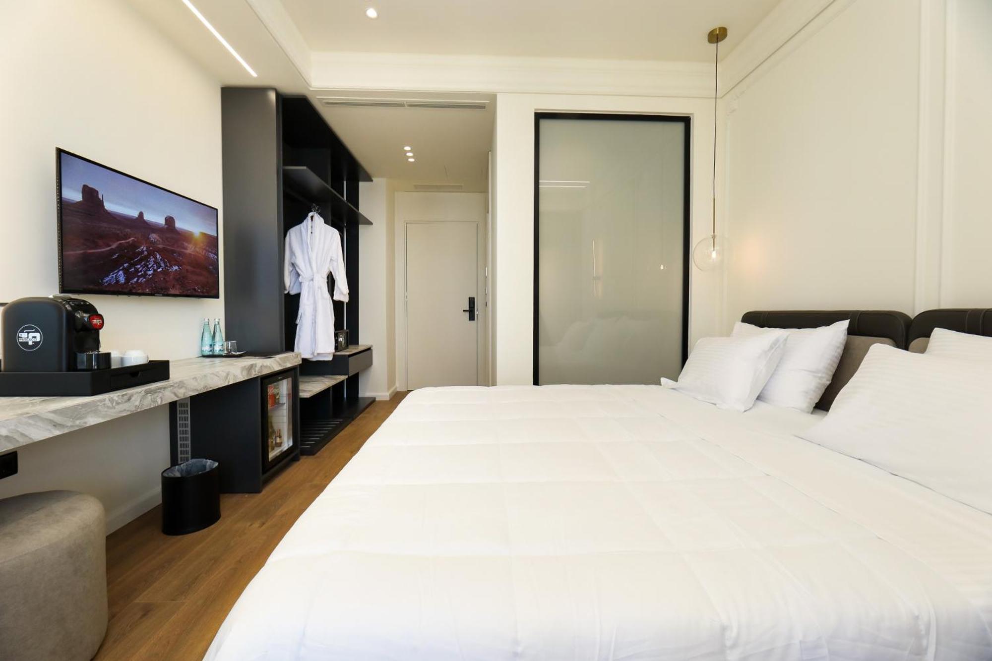 Hotel Adore Vlorë Екстериор снимка