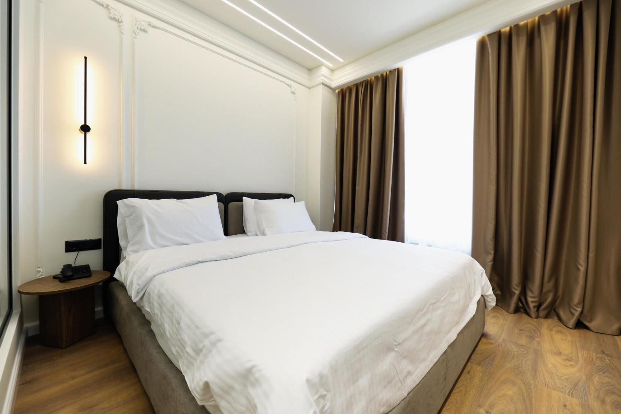 Hotel Adore Vlorë Екстериор снимка