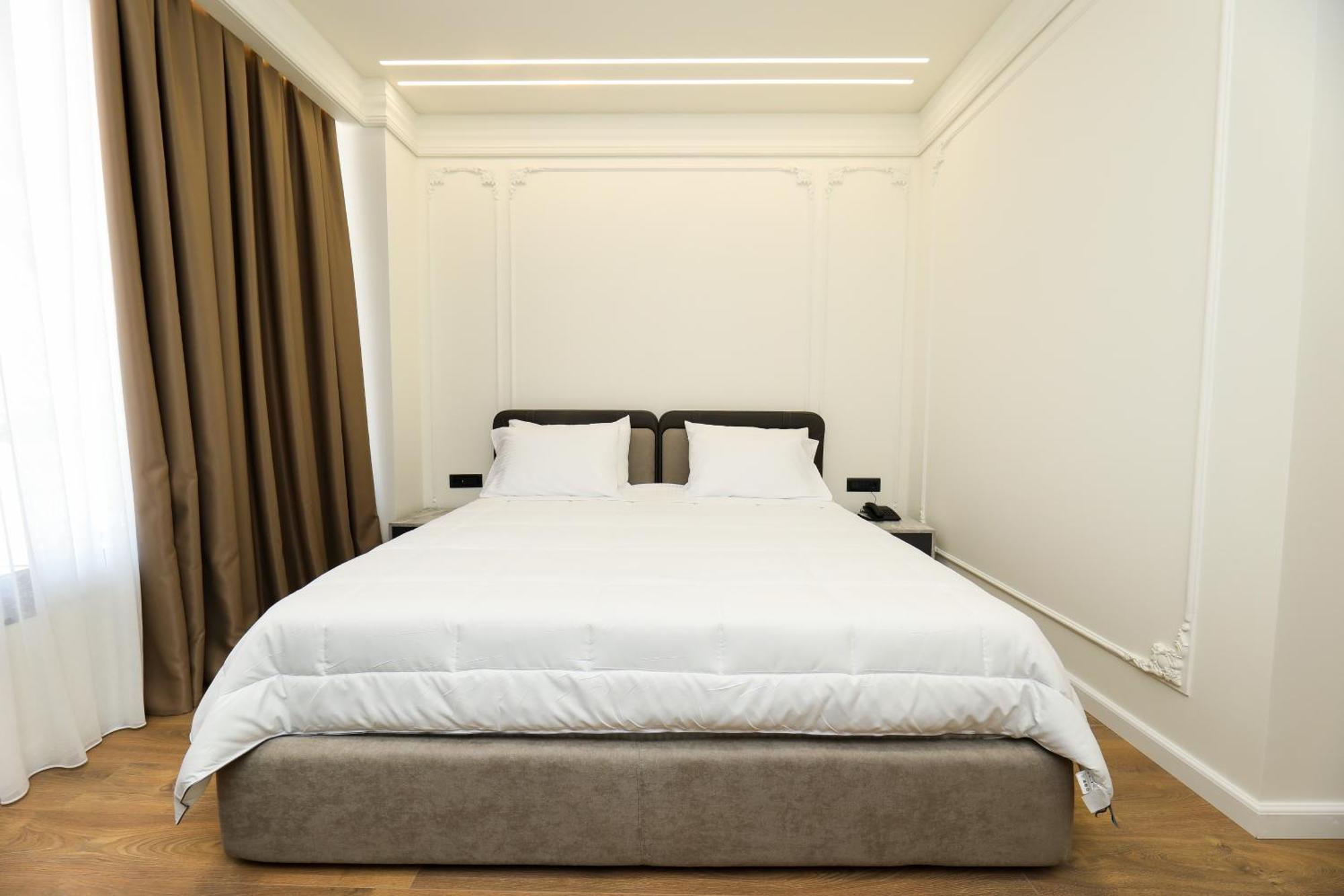 Hotel Adore Vlorë Екстериор снимка