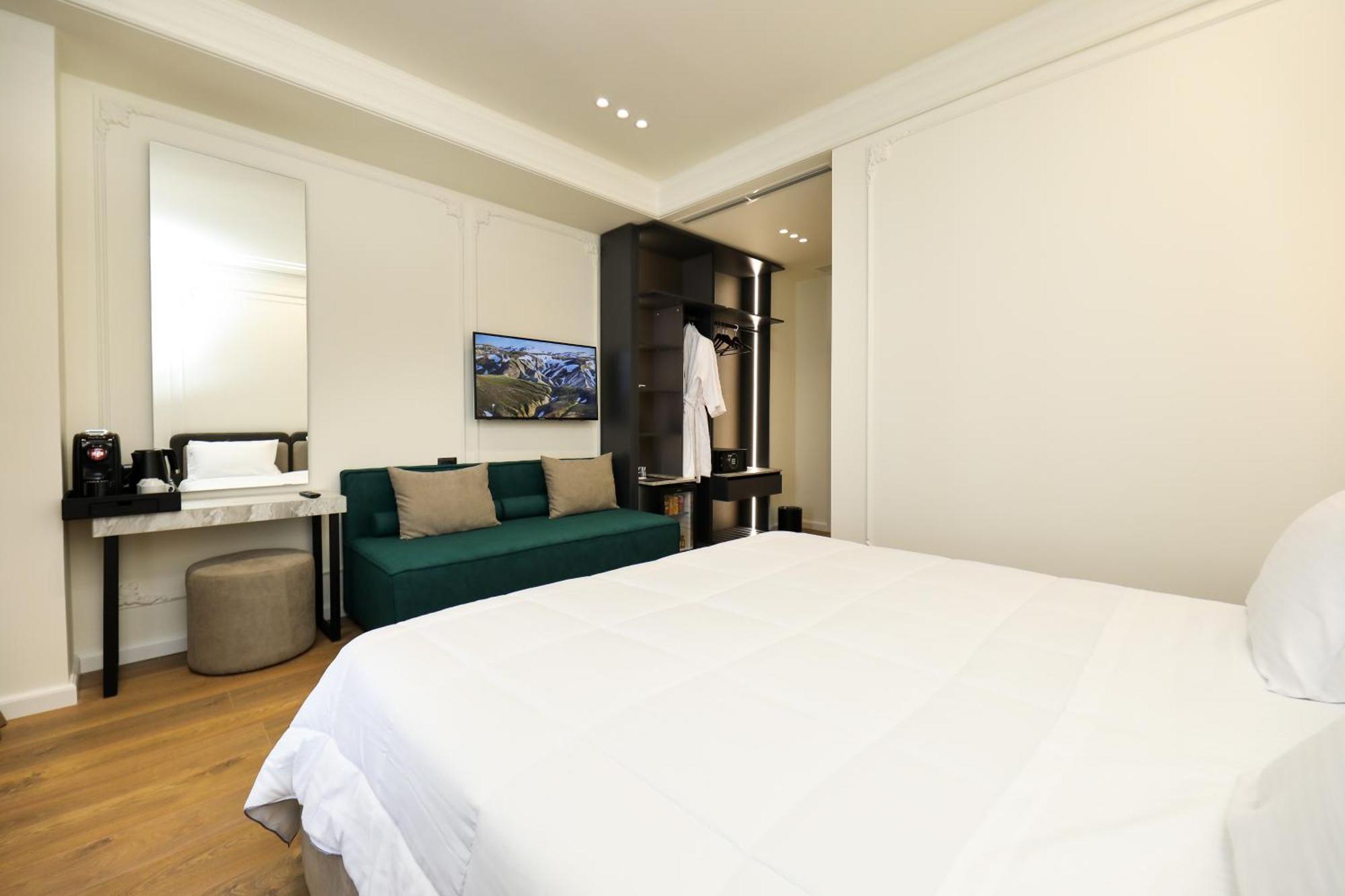 Hotel Adore Vlorë Екстериор снимка