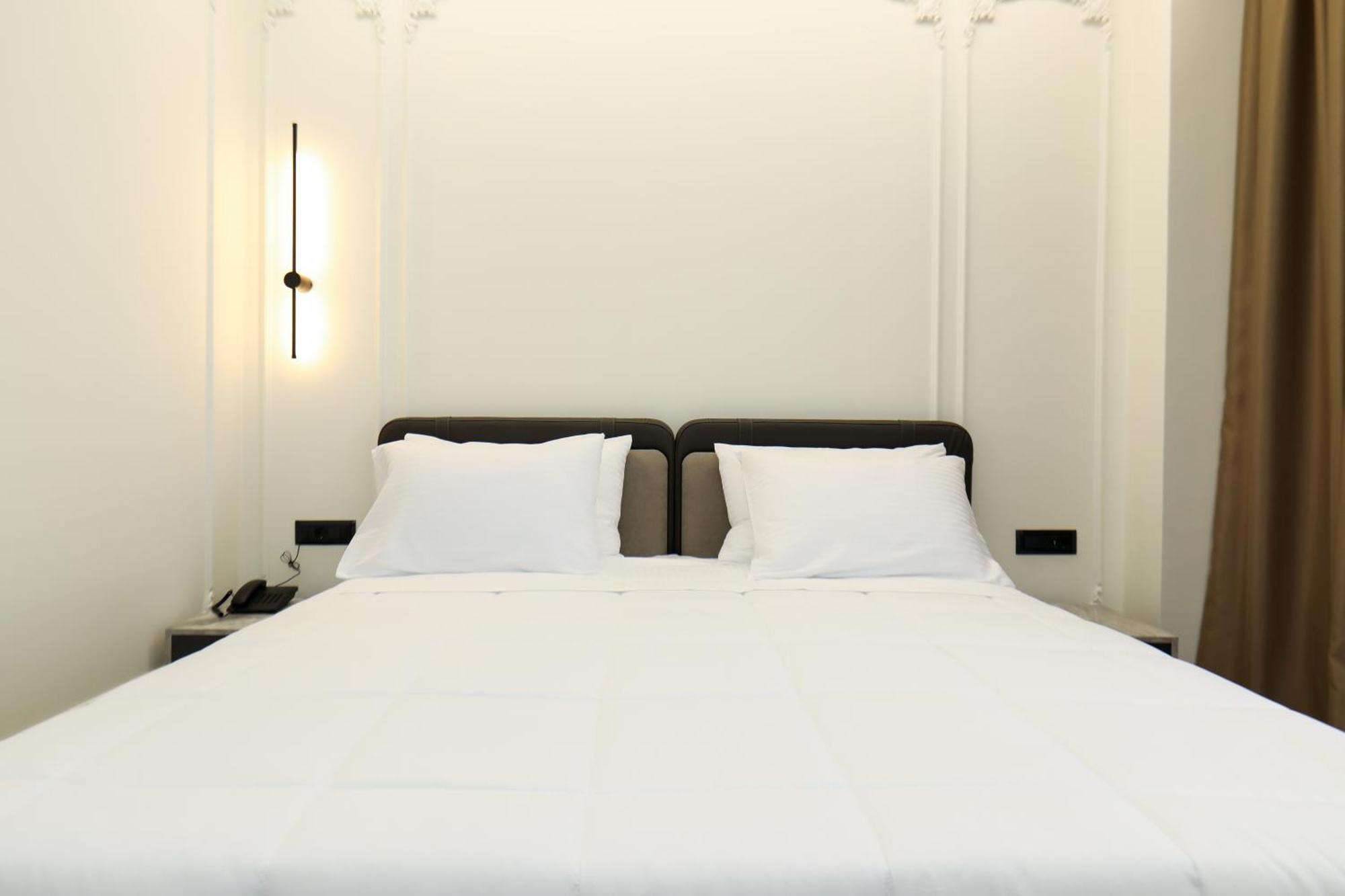 Hotel Adore Vlorë Екстериор снимка