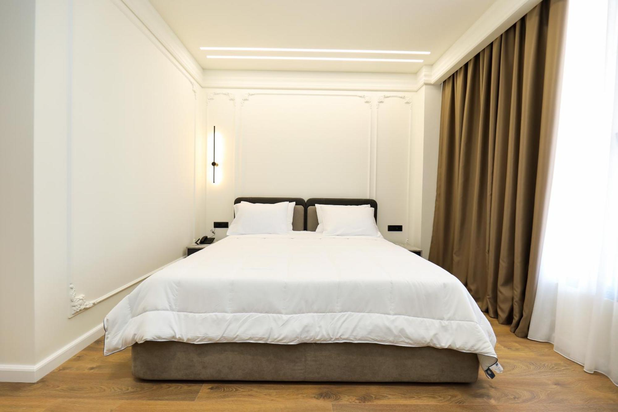 Hotel Adore Vlorë Екстериор снимка