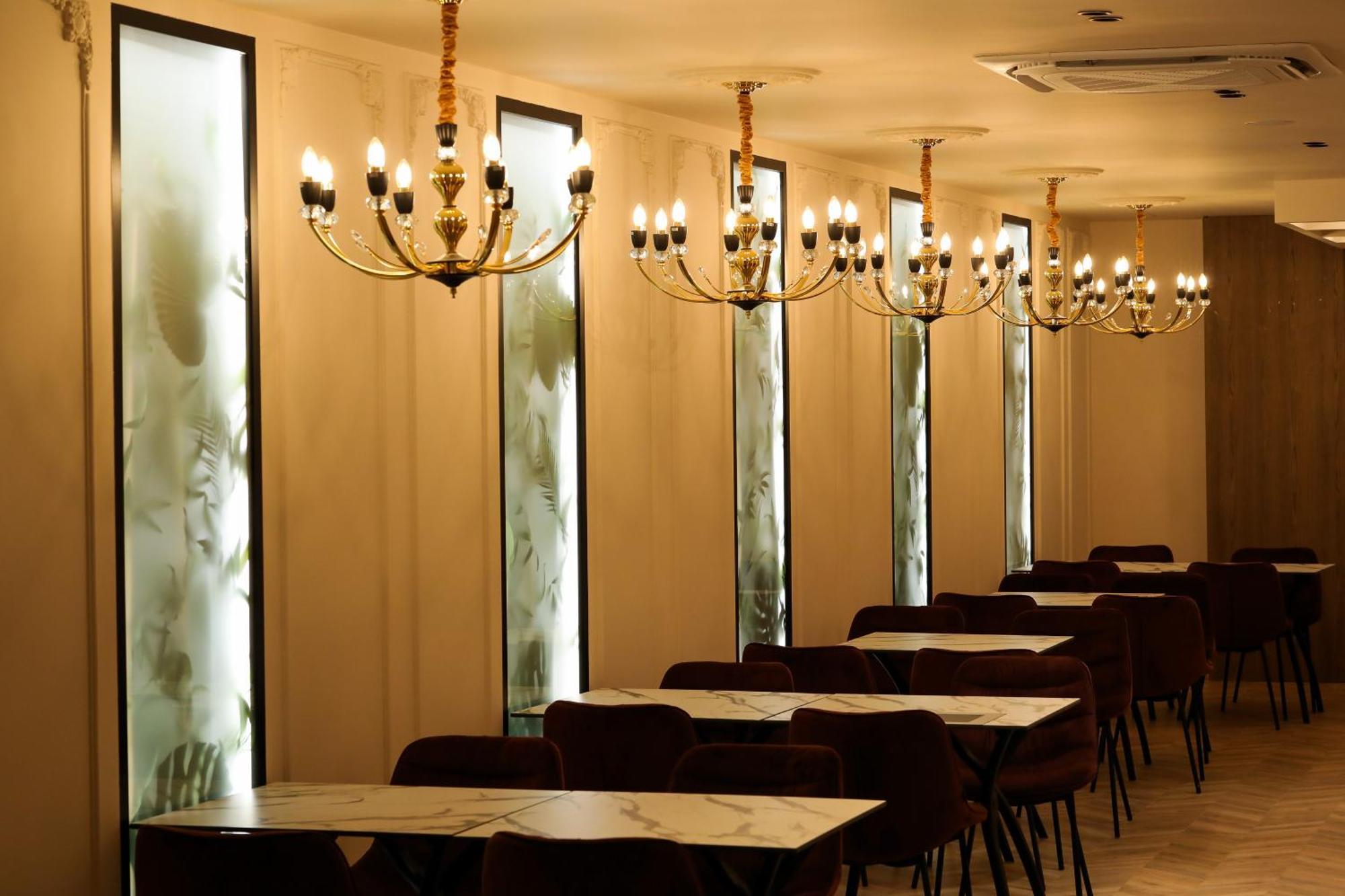 Hotel Adore Vlorë Екстериор снимка