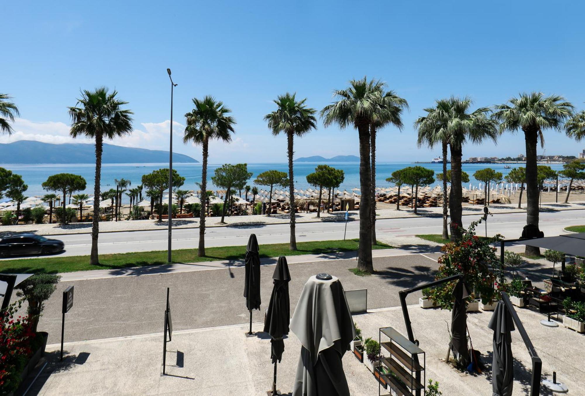 Hotel Adore Vlorë Екстериор снимка