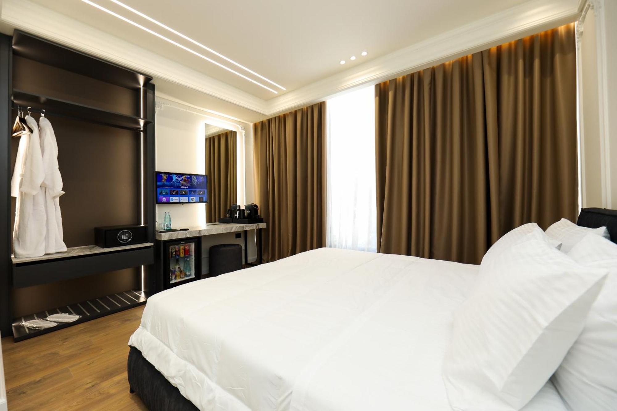 Hotel Adore Vlorë Екстериор снимка