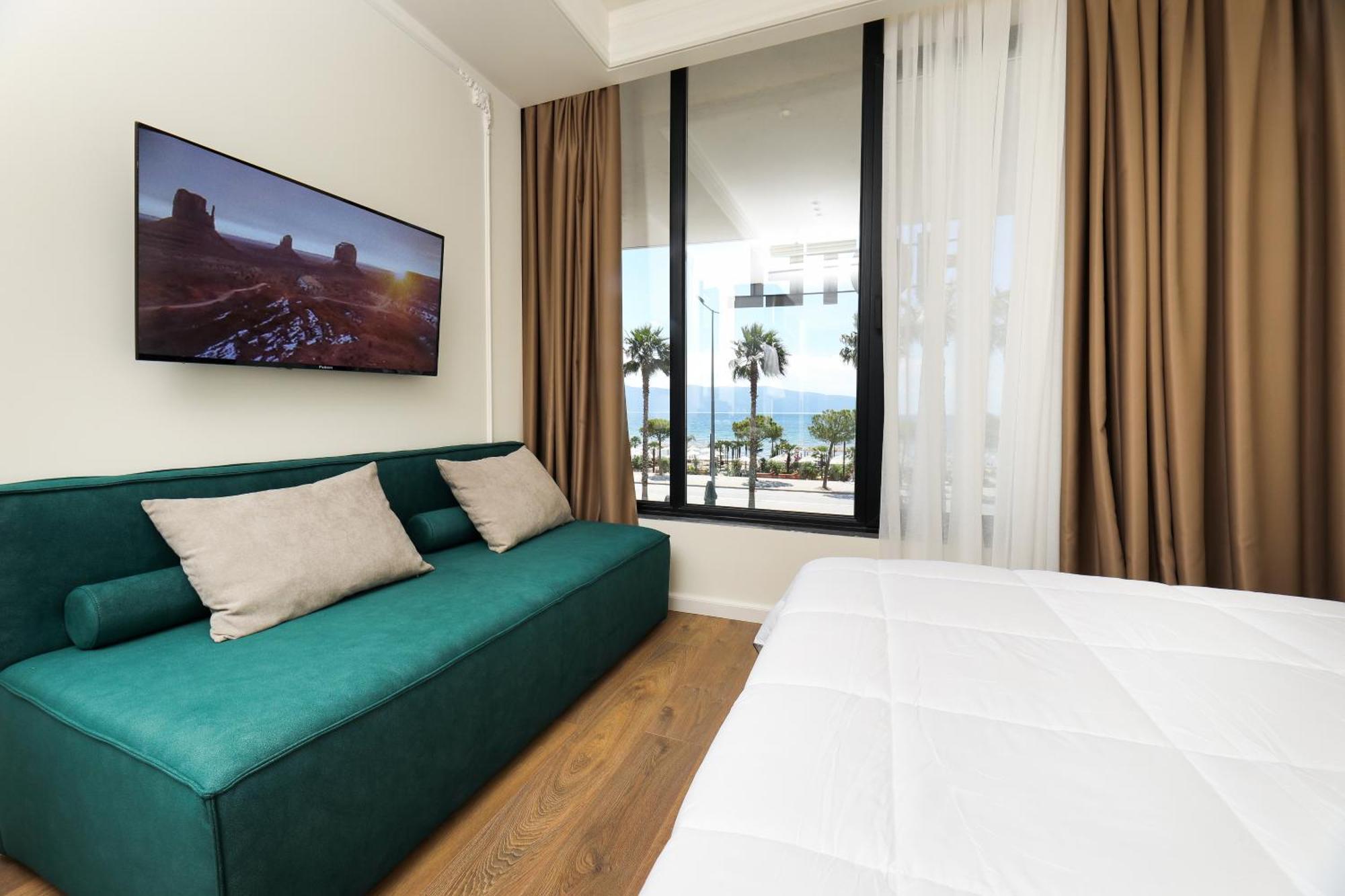 Hotel Adore Vlorë Екстериор снимка