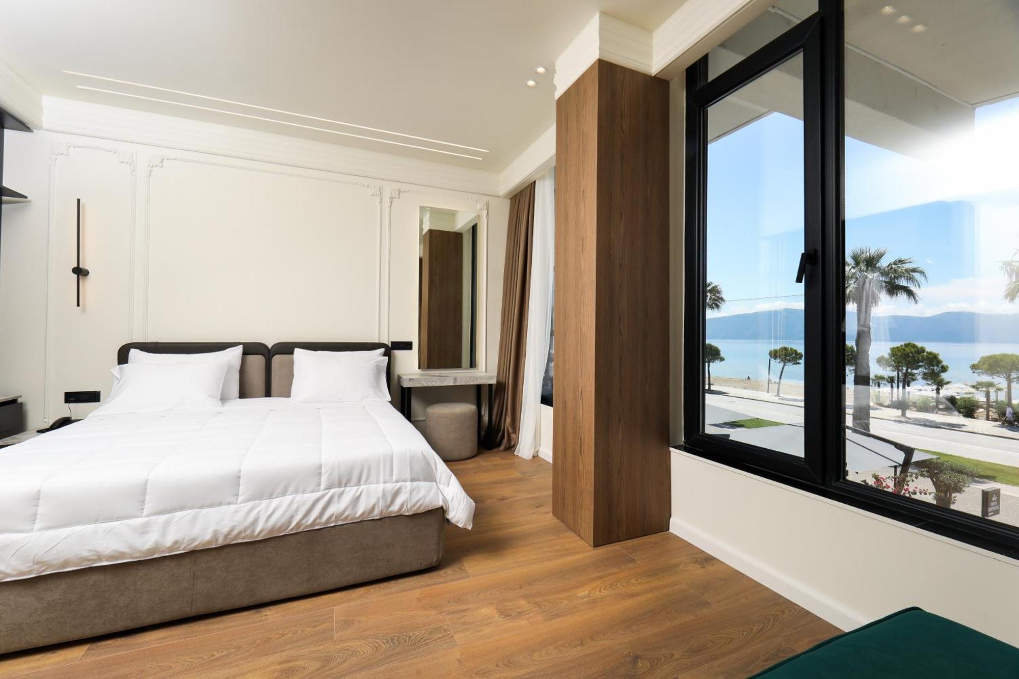 Hotel Adore Vlorë Екстериор снимка
