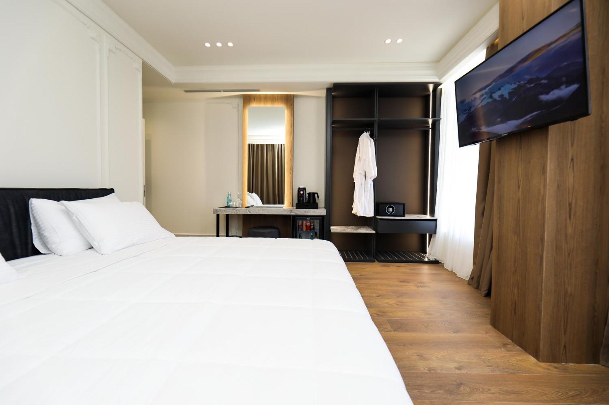 Hotel Adore Vlorë Екстериор снимка