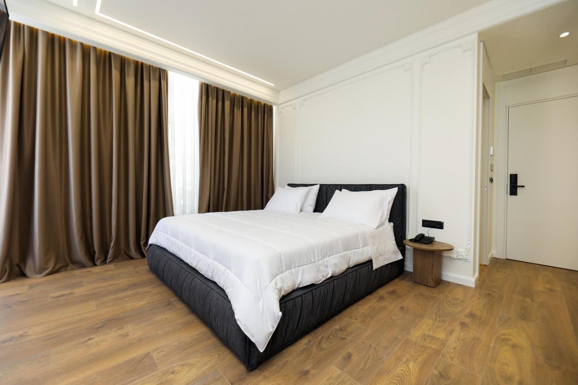 Hotel Adore Vlorë Екстериор снимка