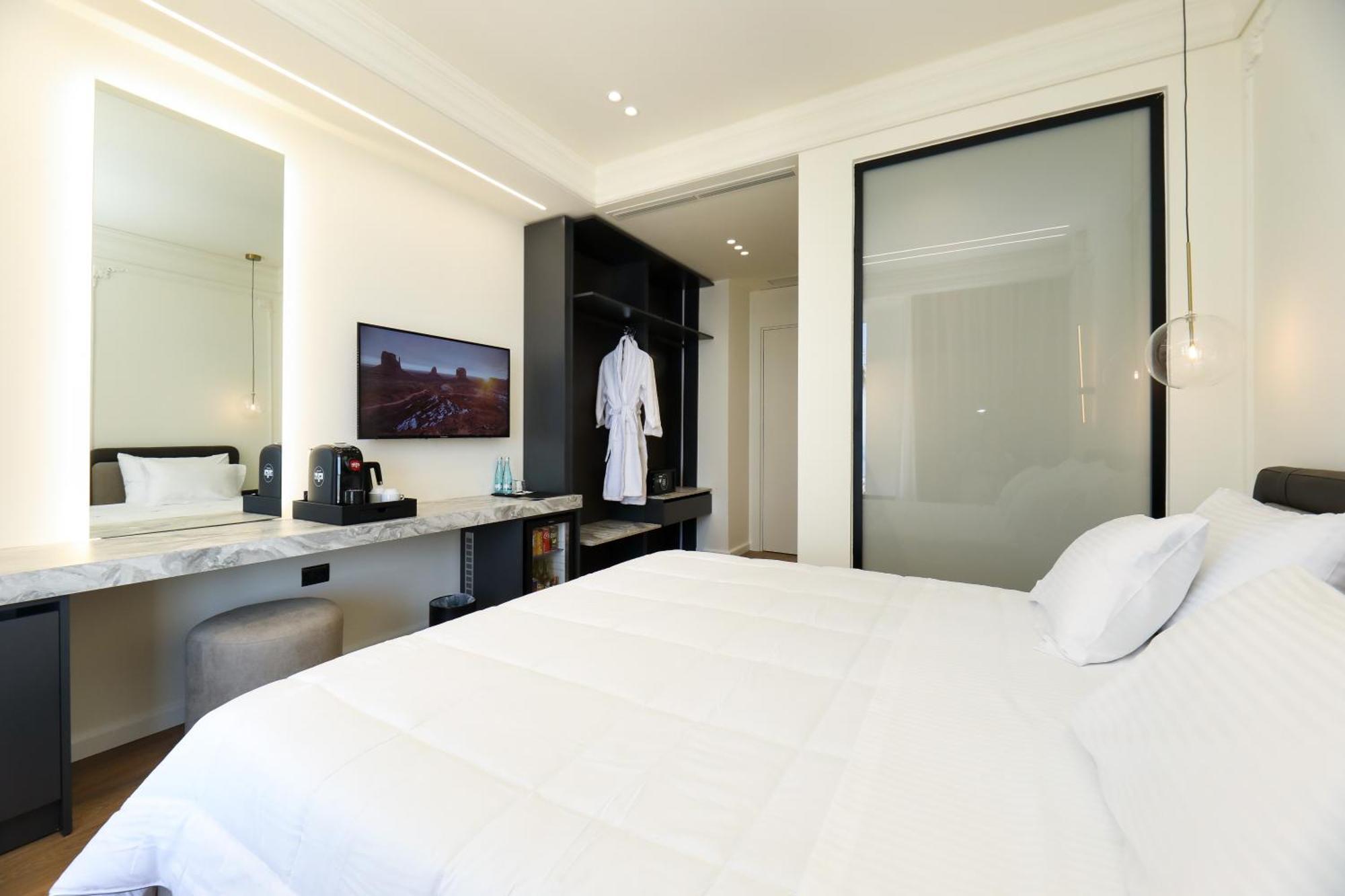 Hotel Adore Vlorë Екстериор снимка
