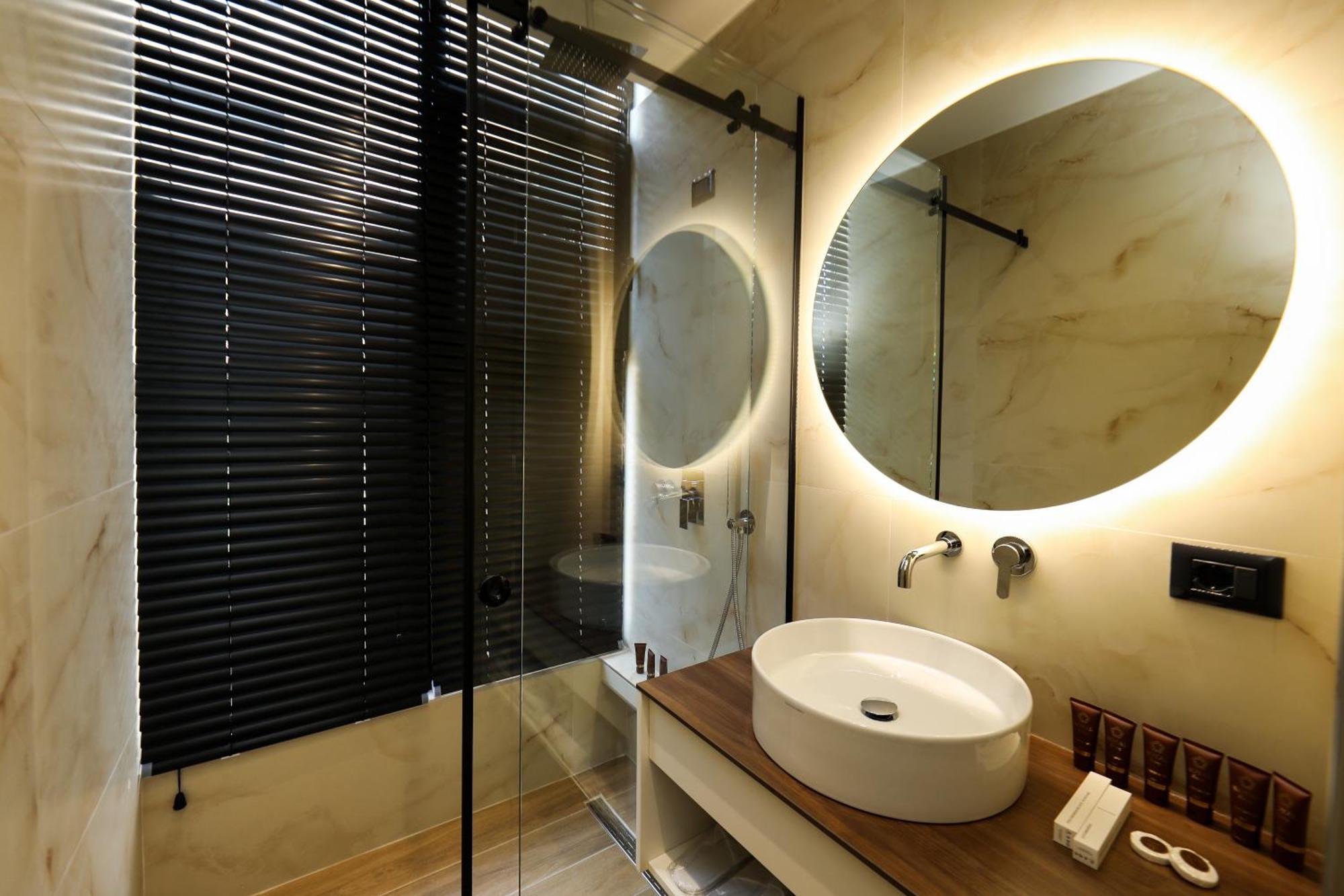 Hotel Adore Vlorë Екстериор снимка